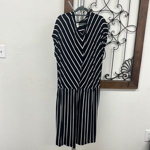 Ava & Viv sleeveless dress with pockets black and white chevron print smoke free